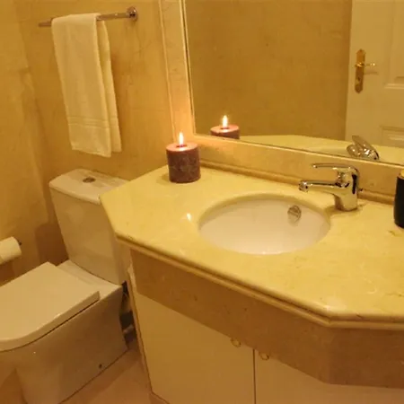 Splendid 5 Bedroom In *